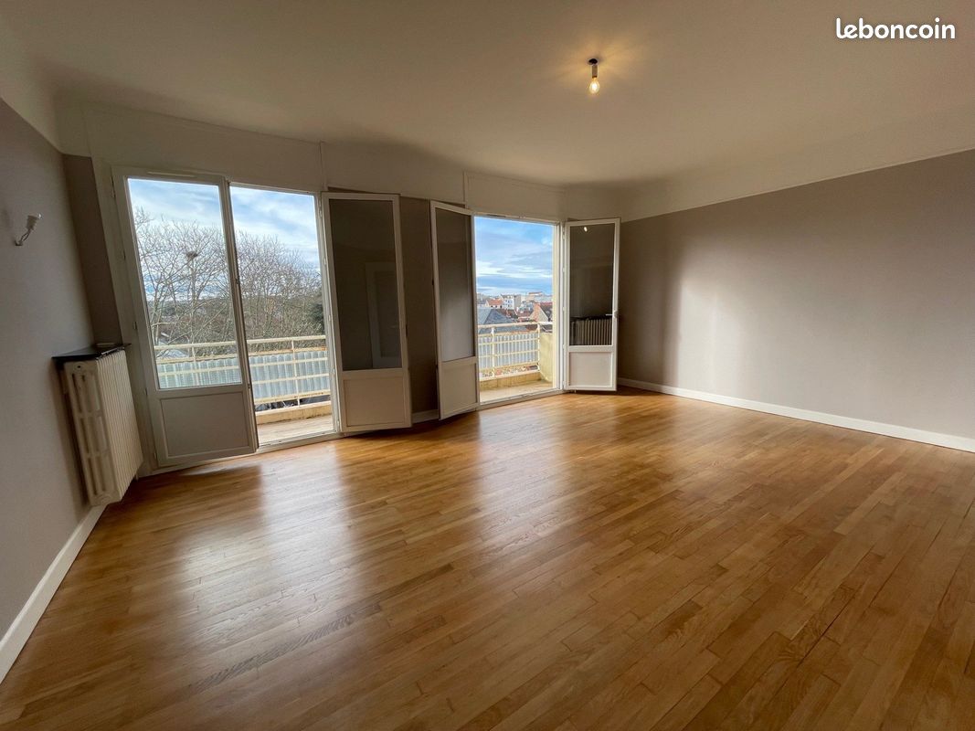 Apartamento de 2 dormitorios en Vichy, France No. 341176
