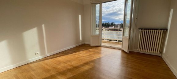 Apartamento de 2 dormitorios en Vichy, France No. 341176 9