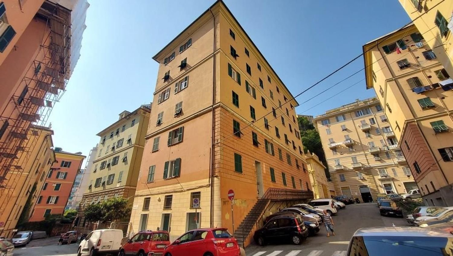 100m² Office in Genoa, Italy No. 118716
