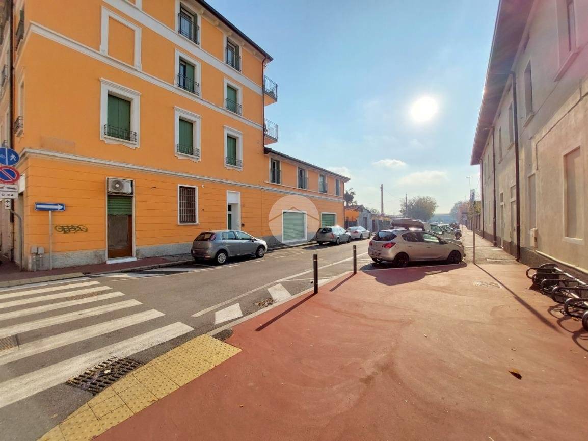 1 room Office in Brescia, Italy No. 303486