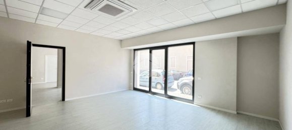 1 room Office in Brescia, Italy No. 303486 2