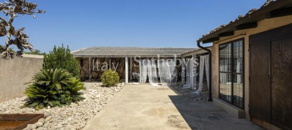 4 bedrooms Villa in Noto, Italy No. 57787 16