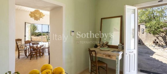 4 bedrooms Villa in Noto, Italy No. 57787 11