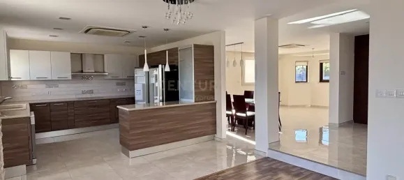 4 bedrooms Villa in Agios Athanasios, Cyprus No. 3745 11