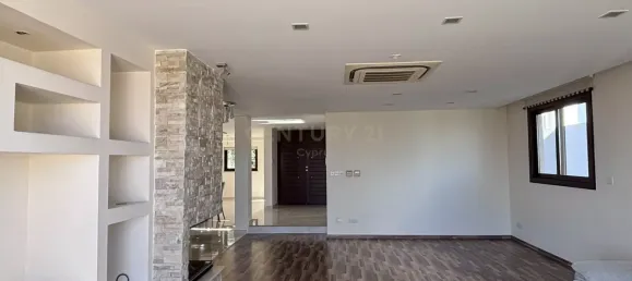 4 bedrooms Villa in Agios Athanasios, Cyprus No. 3745 8