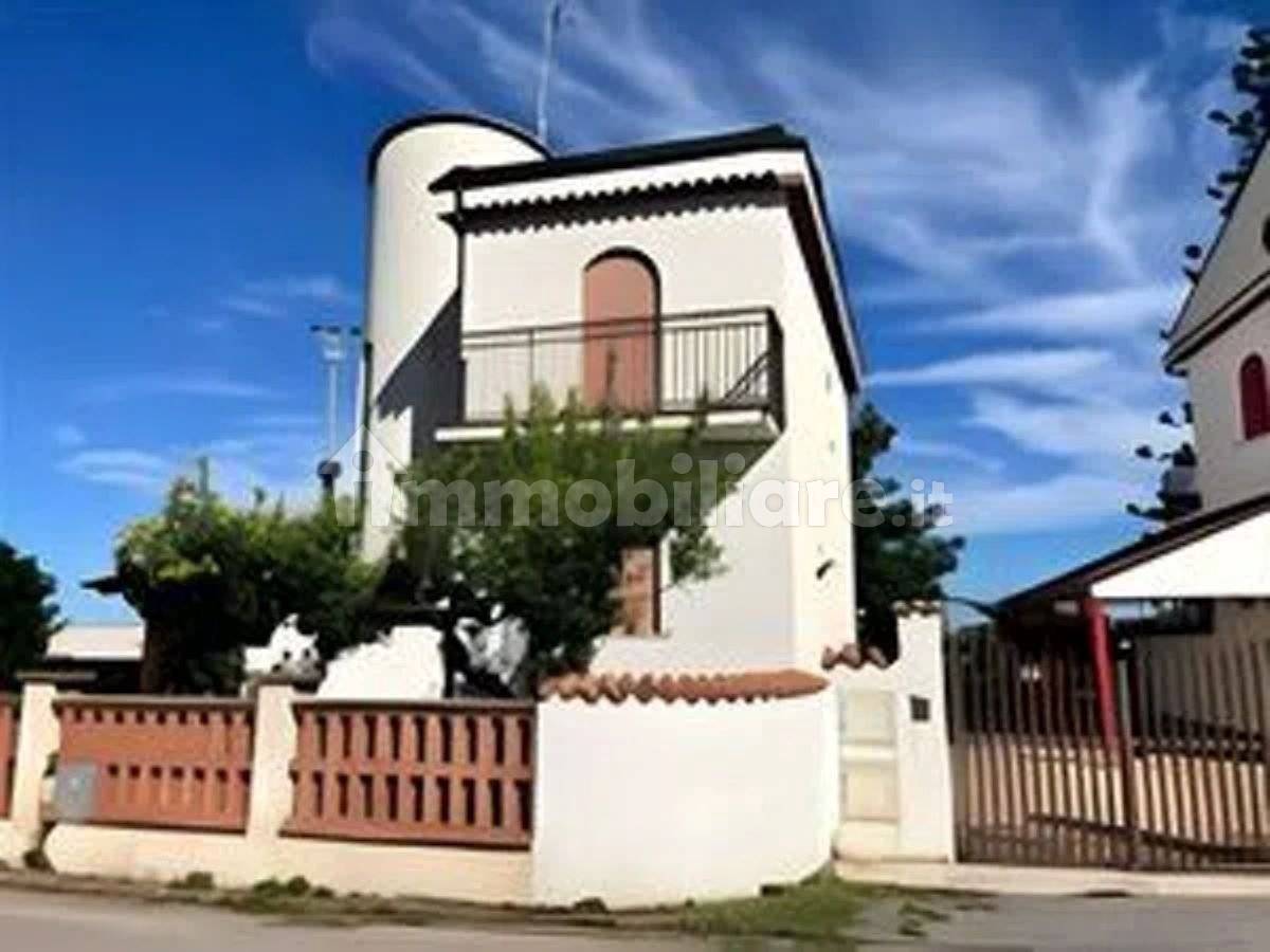 4 bedrooms Villa in Torrenova, Italy No. 38207