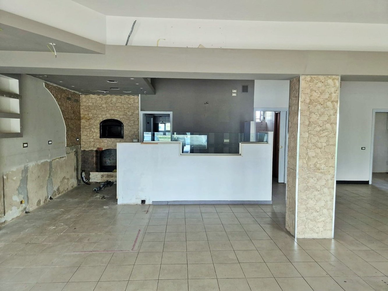 Propiedad comercial en Quarrata, Italy 125 m² No. 212928