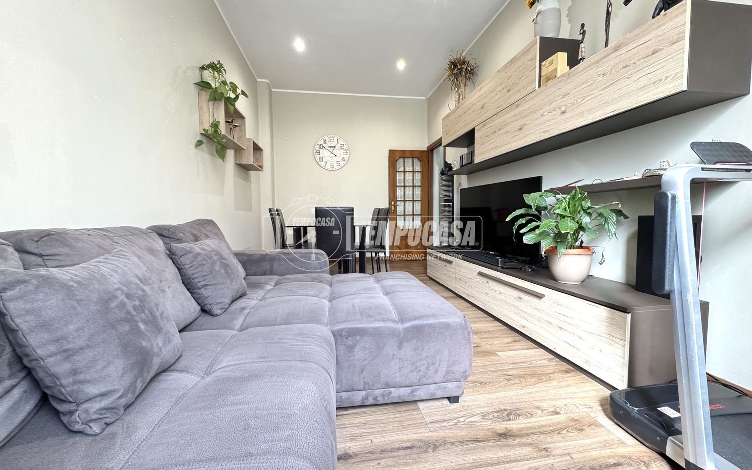 4-salle Appartement à Genoa, Italy No. 105769