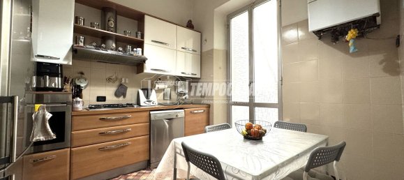 4-salle Appartement à Genoa, Italy No. 105769 8