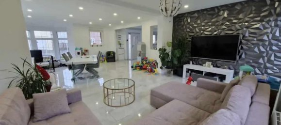 3 bedrooms House in Denain, France No. 224976 4