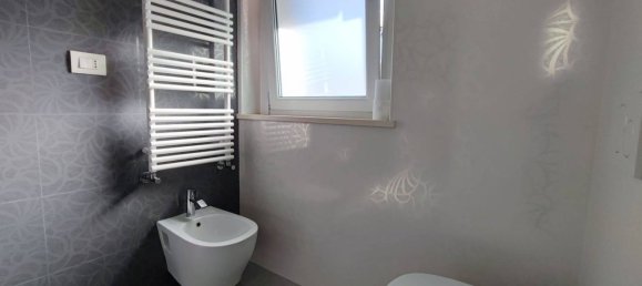 Casa de 8 divisões em Montesilvano, Italy N.º 43159 49