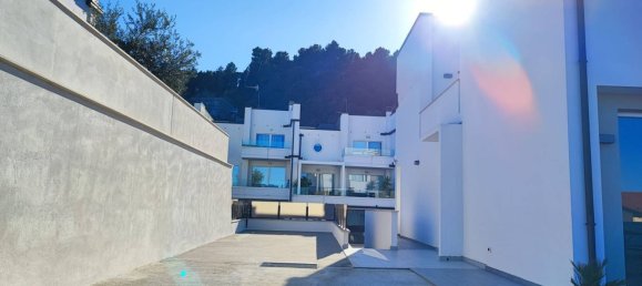 Casa de 8 divisões em Montesilvano, Italy N.º 43159 58