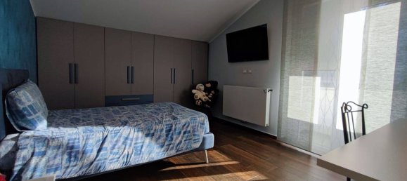 Casa de 8 divisões em Montesilvano, Italy N.º 43159 77