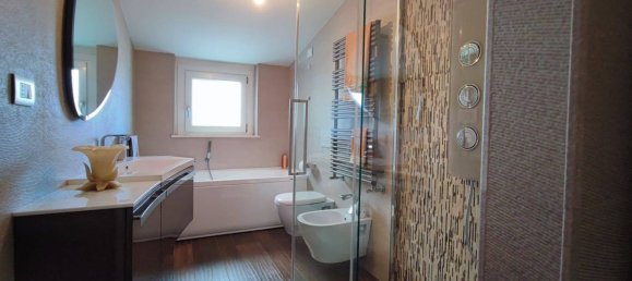 Casa de 8 divisões em Montesilvano, Italy N.º 43159 71