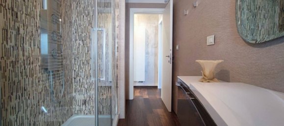 Casa de 8 divisões em Montesilvano, Italy N.º 43159 92