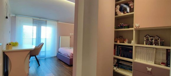 Casa de 8 divisões em Montesilvano, Italy N.º 43159 81