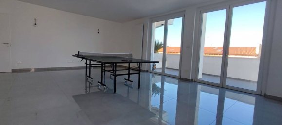 Casa de 8 divisões em Montesilvano, Italy N.º 43159 52