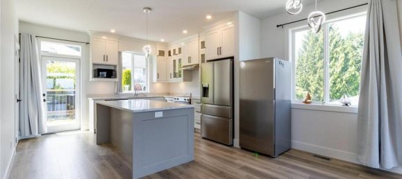 4 bedrooms House in British Columbia, Canada No. 1156 6