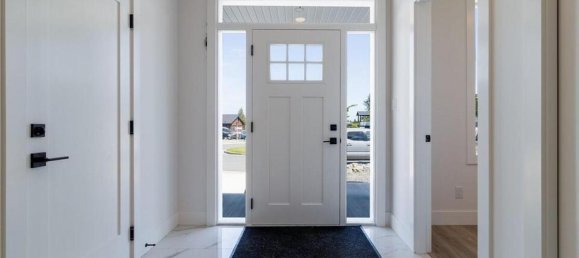 4 bedrooms House in British Columbia, Canada No. 1156 4