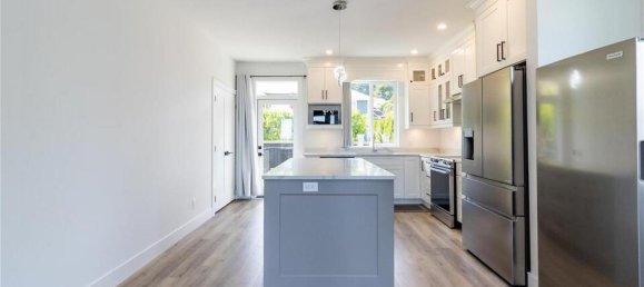 4 bedrooms House in British Columbia, Canada No. 1156 7