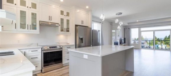 4 bedrooms House in British Columbia, Canada No. 1156 5