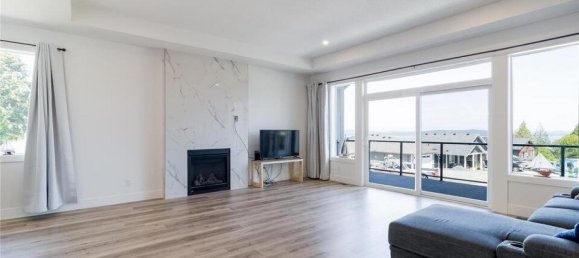 4 bedrooms House in British Columbia, Canada No. 1156 11