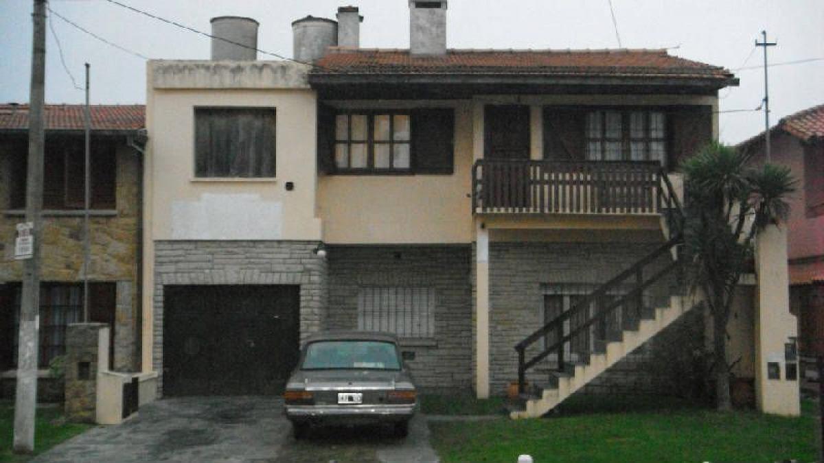 3 bedrooms House in Mar del Plata, Argentina No. 98305