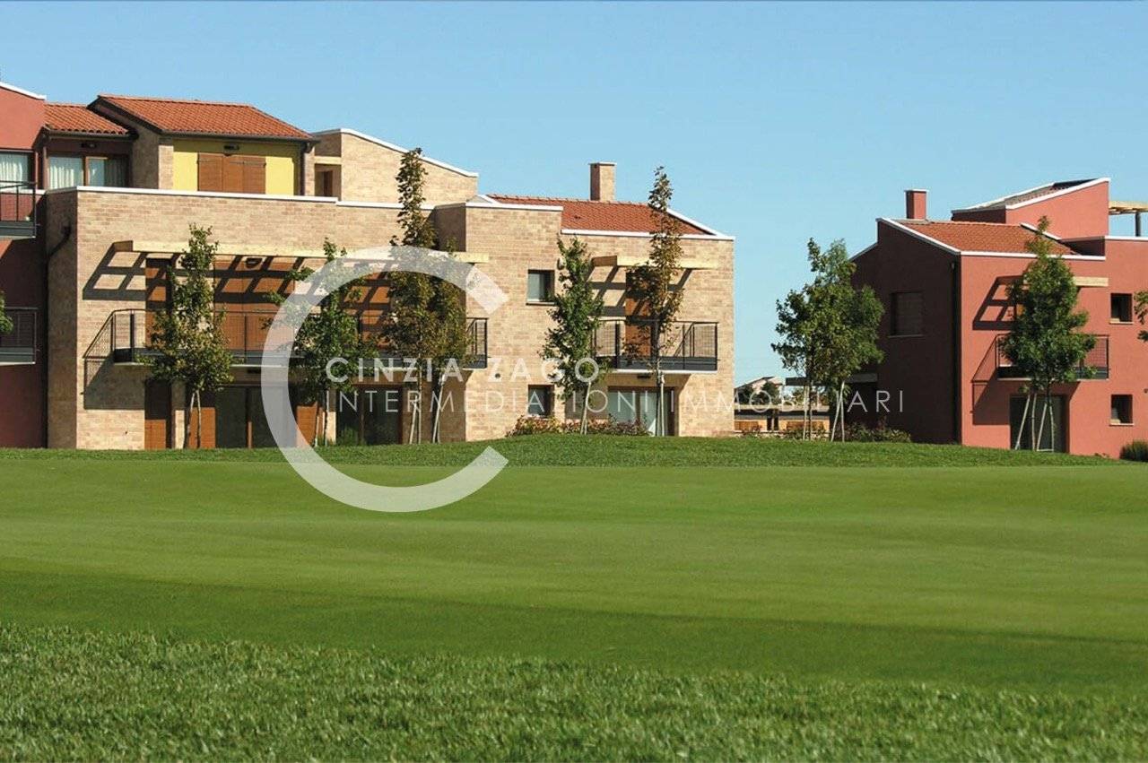 Villa de 2 dormitorios en Jesolo, Italy No. 85946