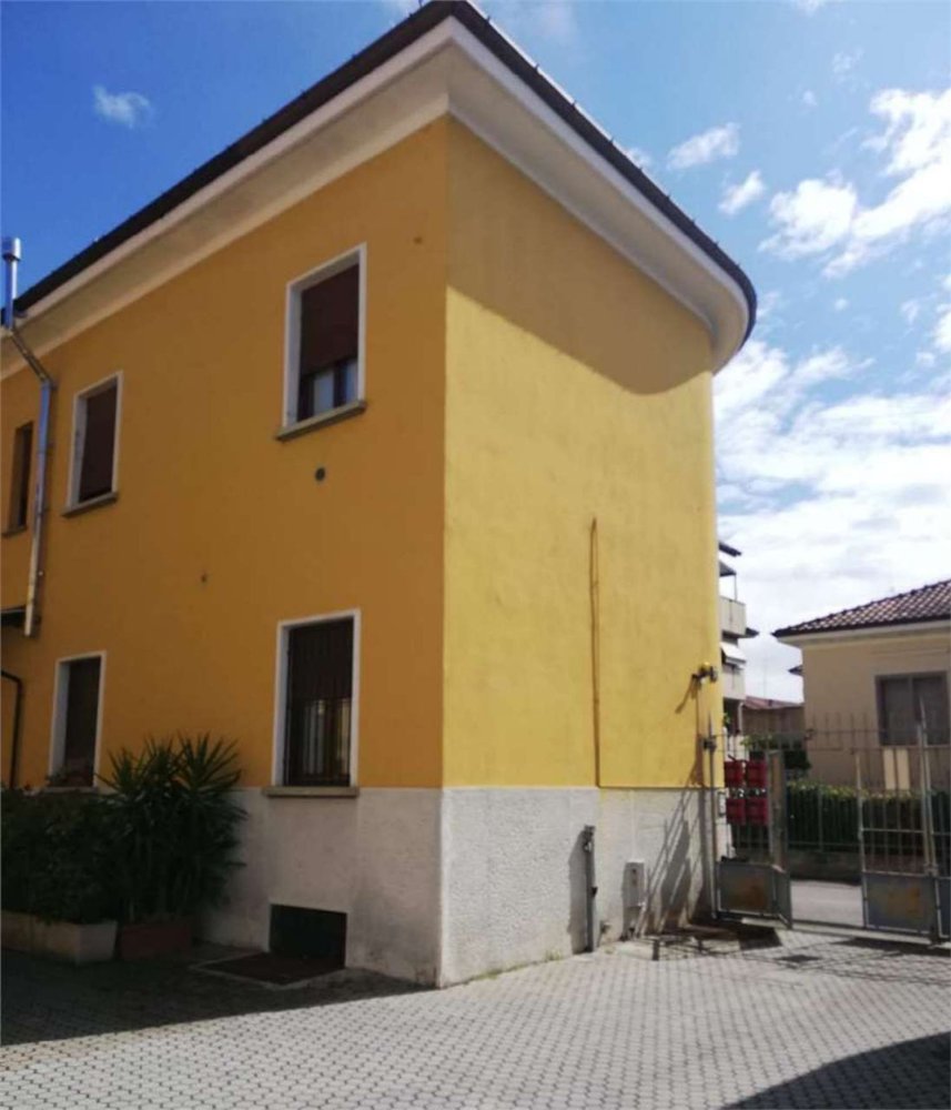 Квартира с 3 комнатами в Бовизио Машаго, Италия № 182480