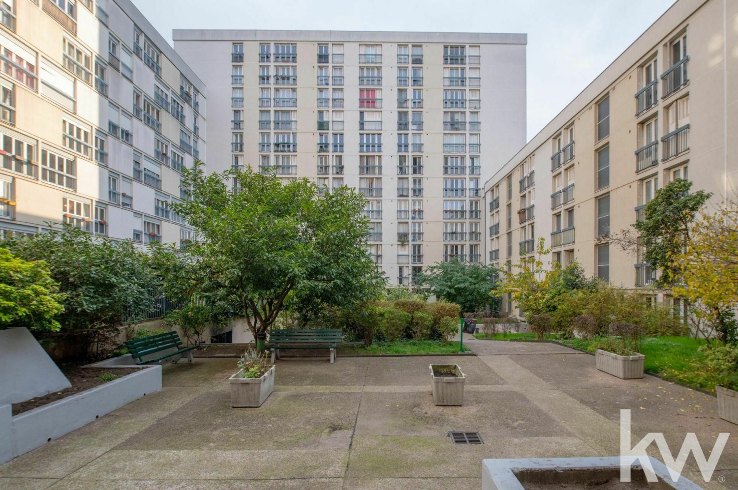 2 bedrooms Apartment in Paris, France No. 166723