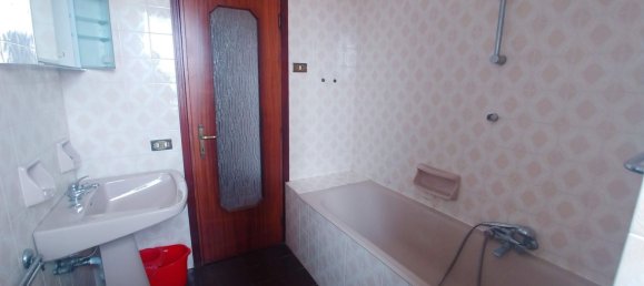 3-salle Appartement à Calolziocorte, Italy No. 167059 24