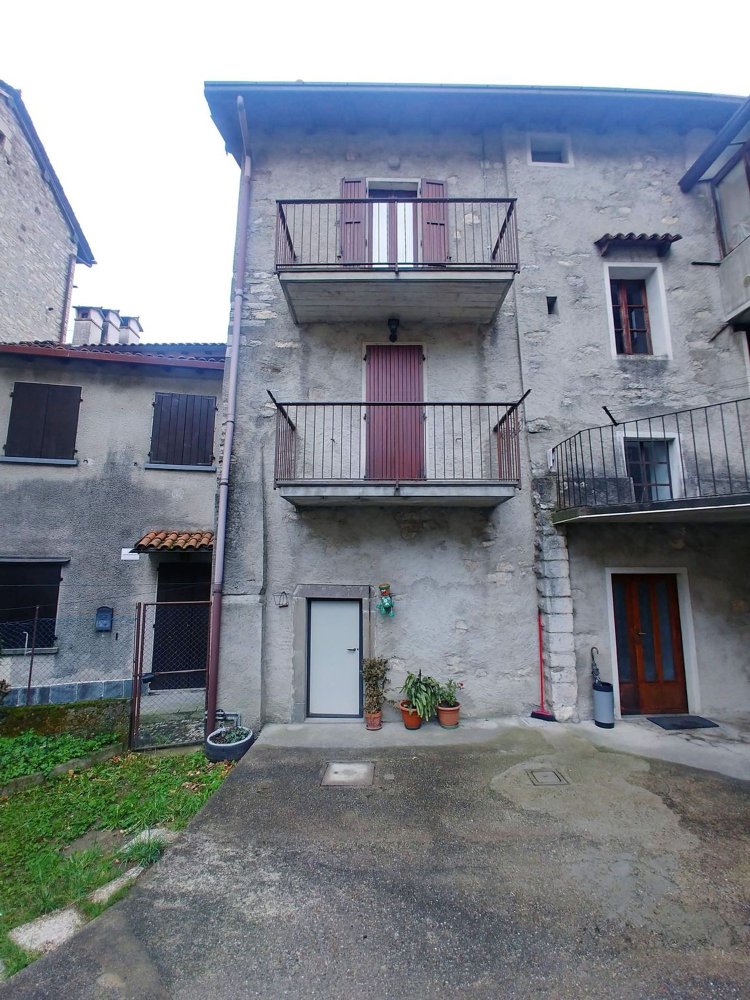 3-salle Appartement à Calolziocorte, Italy No. 167059
