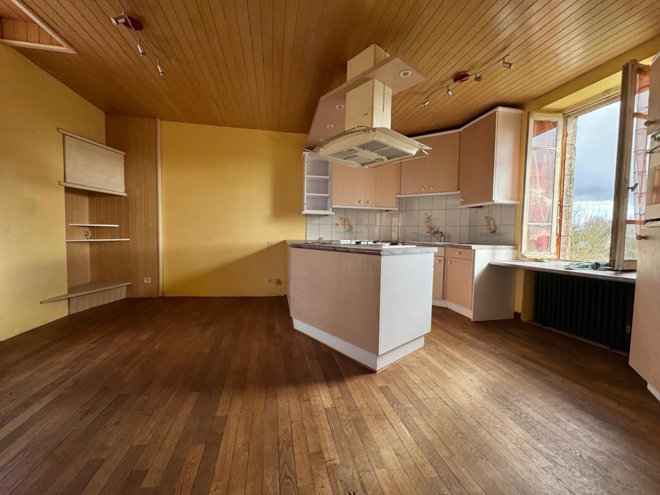 2 bedrooms Building in Elliant, France No. 201865