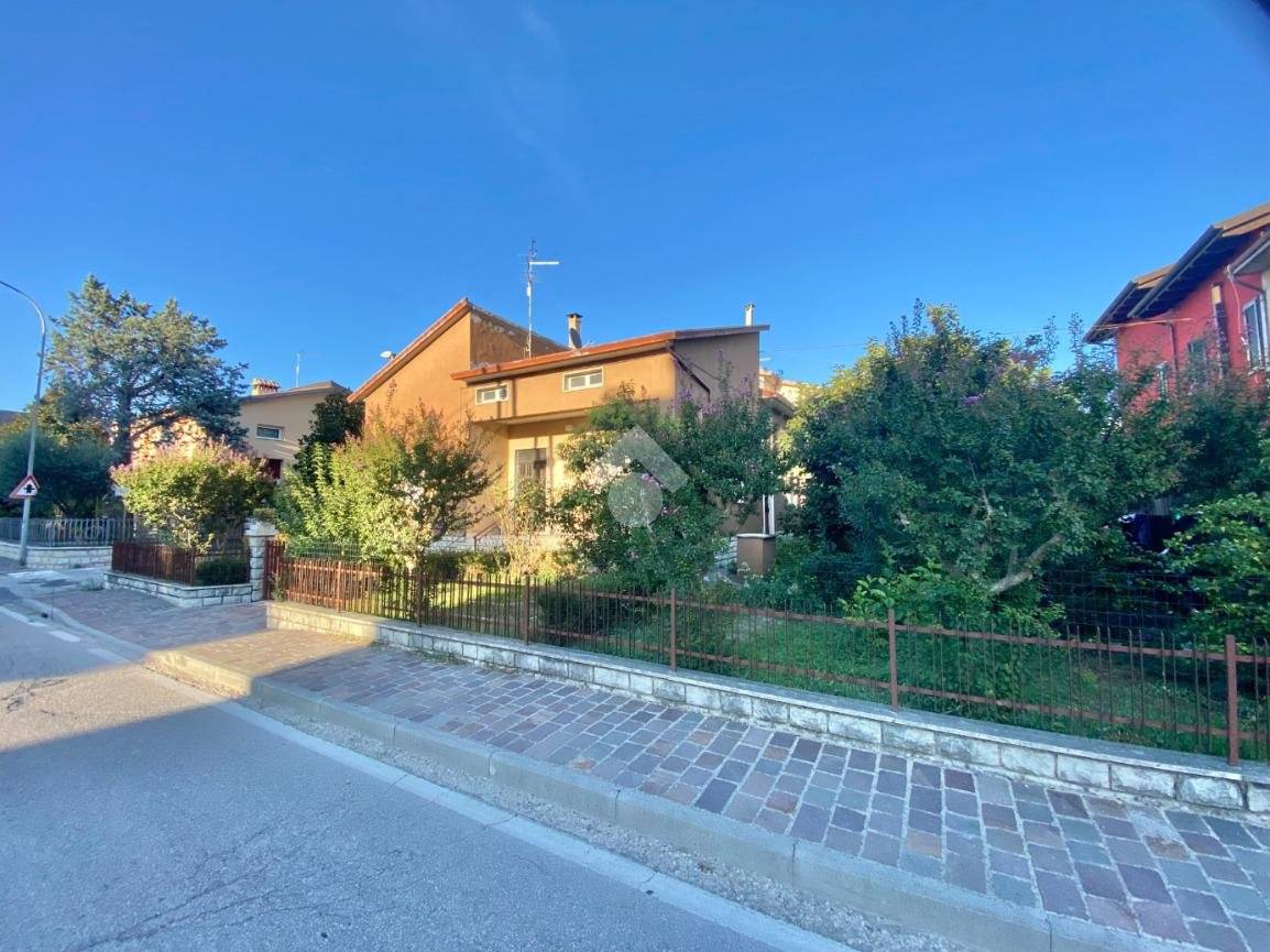 3 bedrooms House in Assisi, Italy No. 230143