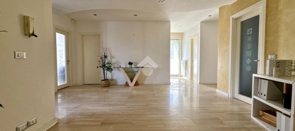 Apartamento de 5 divisões em Udine, Italy N.º 66807 7