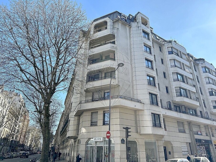 1 bedroom Apartment in Paris, France No. 336371