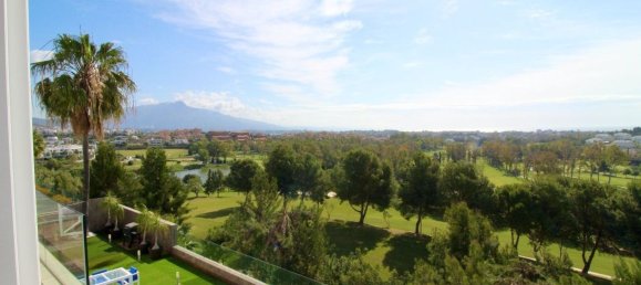 4 bedrooms House in Malaga, Spain No. 40979 3