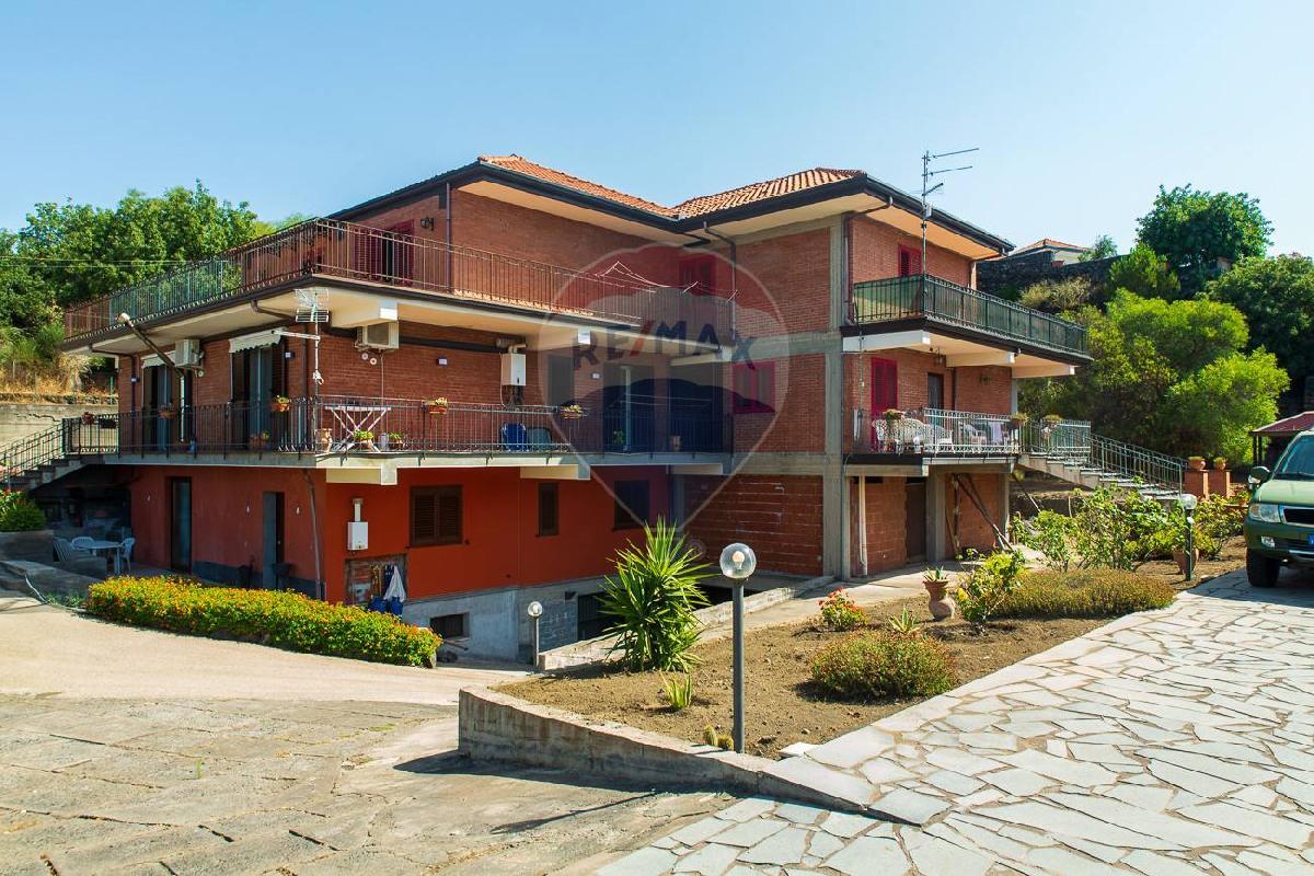 Villa de 3 dormitorios en Mascalucia, Italy No. 298504