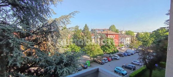 Apartamento de 2 dormitorios en Parma, Italy No. 381295 3