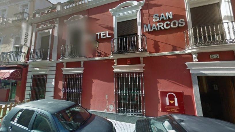 Коммерческая недвижимость 95м² в Бадахос, Испания № 275978