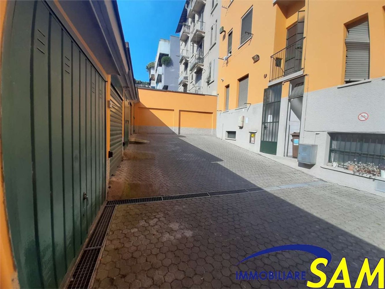 Garaje en Milan, Italy 10 m² No. 316050