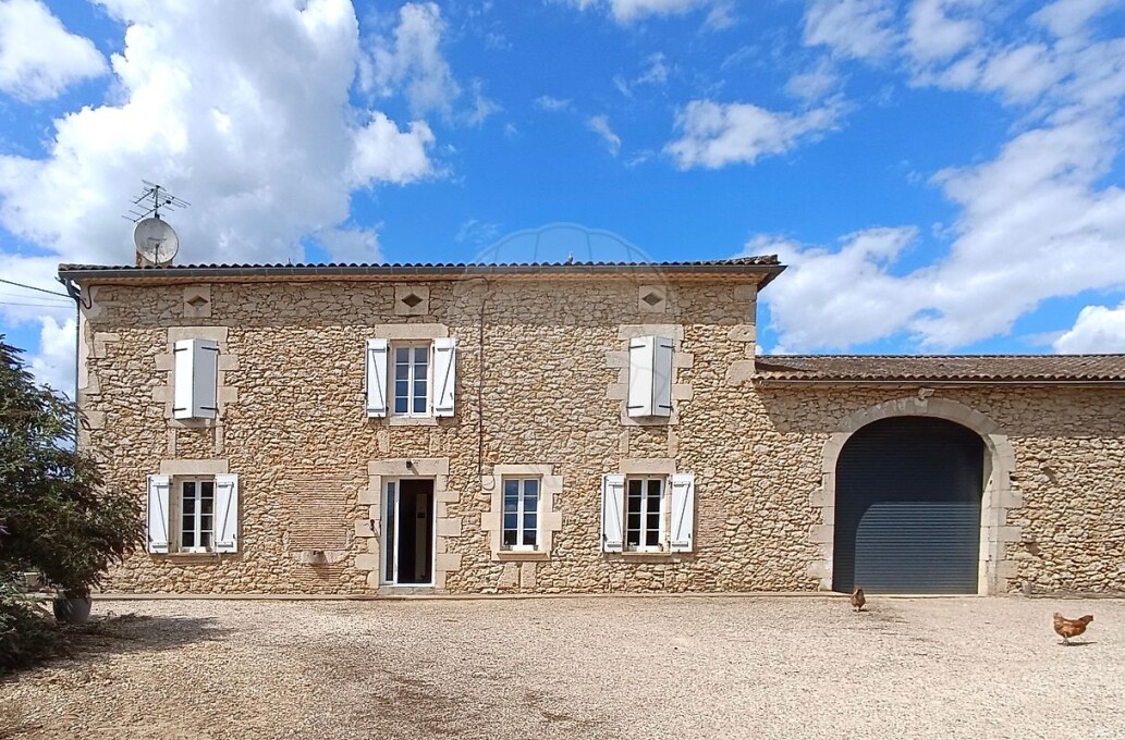 4 bedrooms House in Gironde, France No. 317787