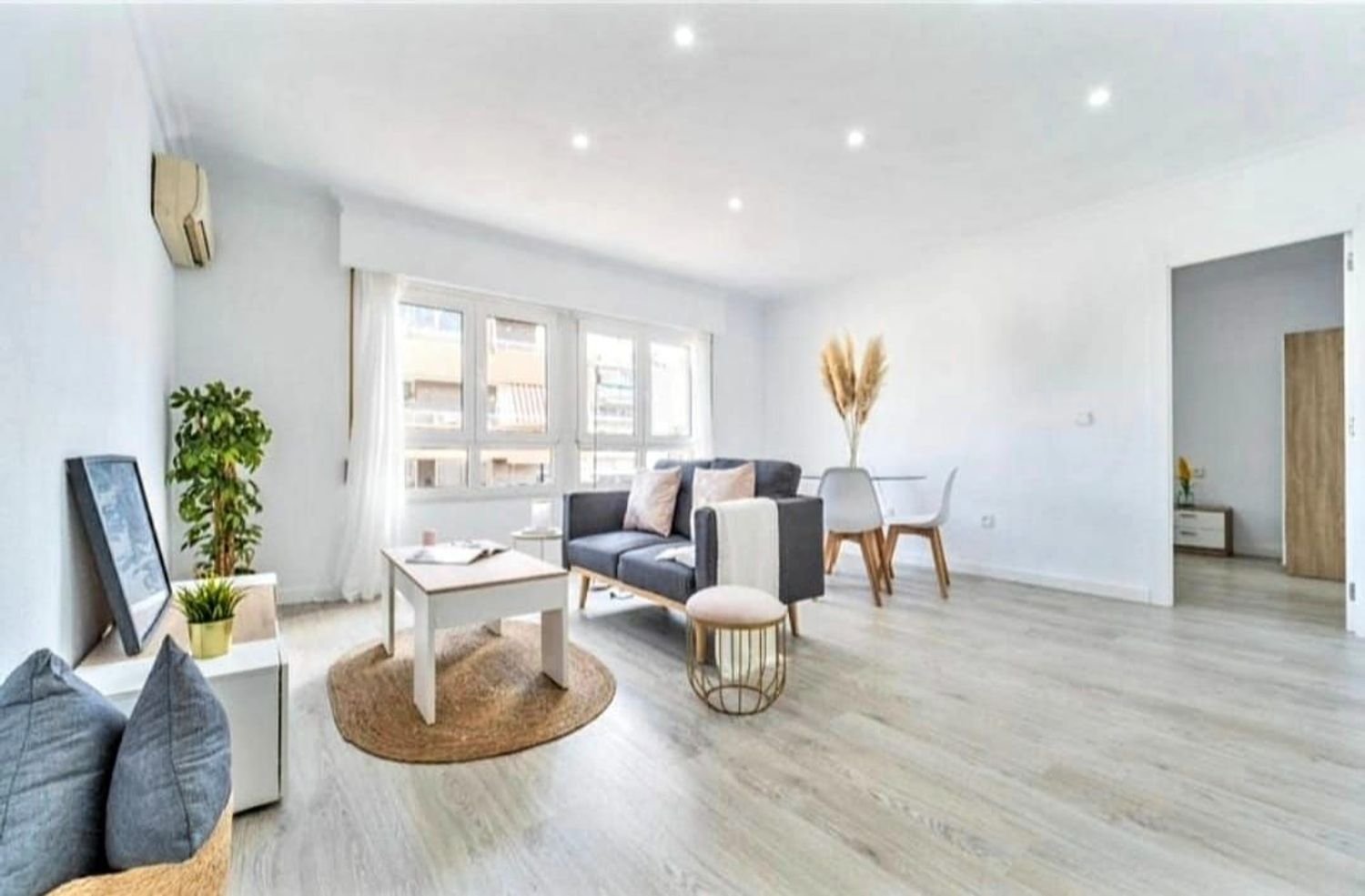 Квартира с 4 спальнями в Аликанте, Испания № 252583