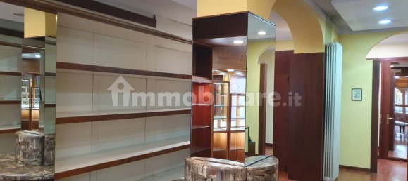 Коммерческая недвижимость с 5 комнатами в Кьери, Италия № 147549 6