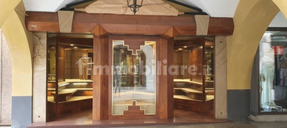 Коммерческая недвижимость с 5 комнатами в Кьери, Италия № 147549 2