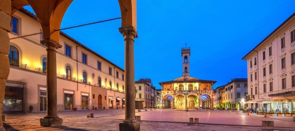 Propriété commerciale à San Giovanni Valdarno, Italy 890m² No. 48315 17