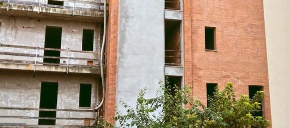 Propriété commerciale à San Giovanni Valdarno, Italy 890m² No. 48315 5