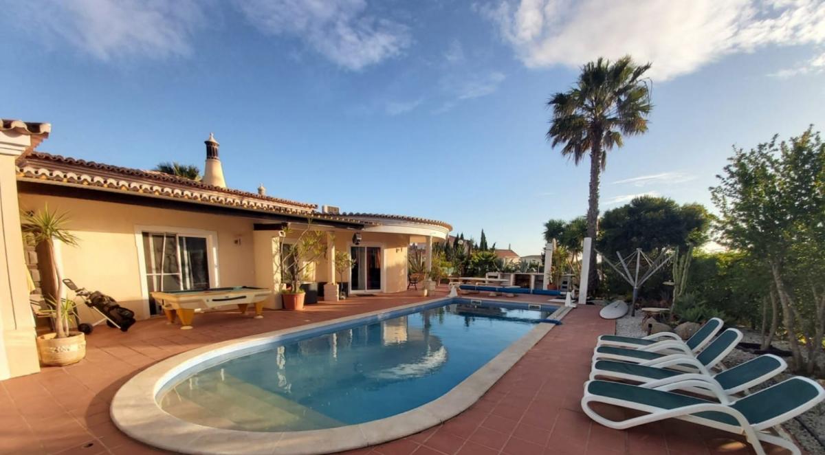 4 bedrooms Villa in Lagoa, Portugal No. 7553