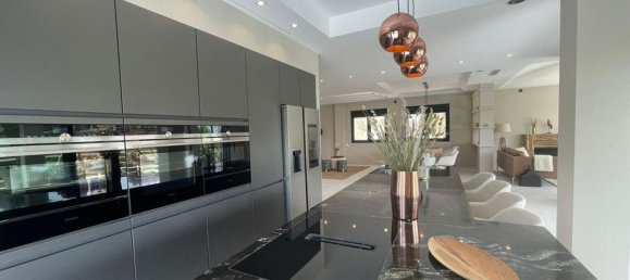 7 bedrooms Villa in Marbella, Spain No. 33862 5