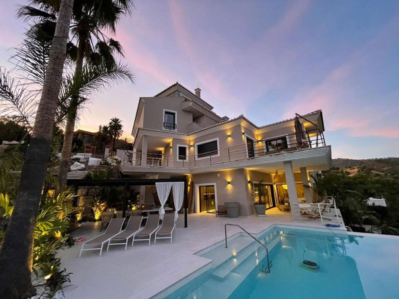 7 bedrooms Villa in Marbella, Spain No. 33862